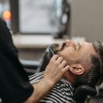 Cum funcționează un salon de barbering profesional din culise