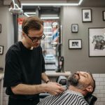 Diferența dintre frizer și barber - ghidul complet