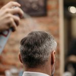 Texturarea parului masculine: tehnici moderne pentru barberi