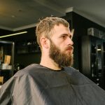 Îngrijirea bărbii și muștăților: ghidul complet